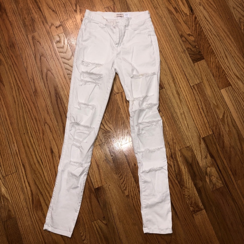 White ripped jeggings👌🏻